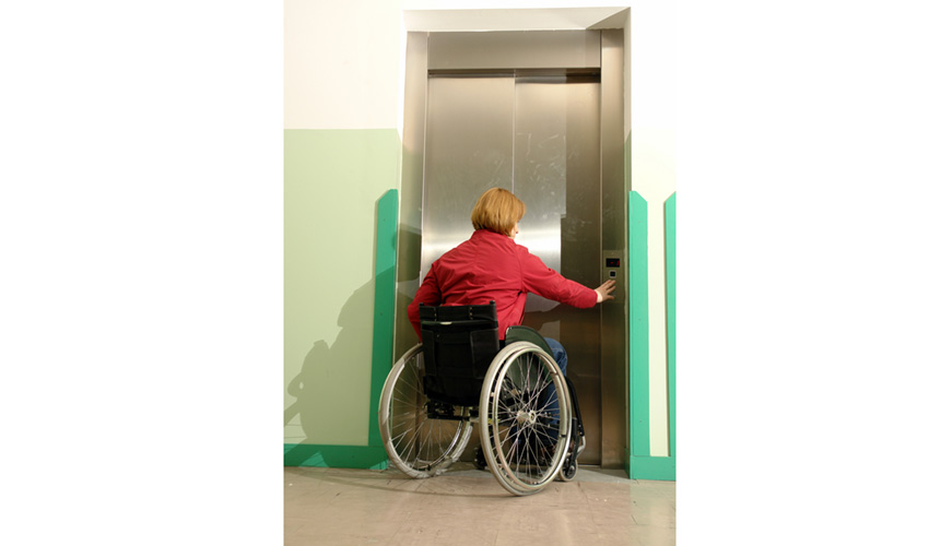 cửa tầng thang máy cho người khuyết tật